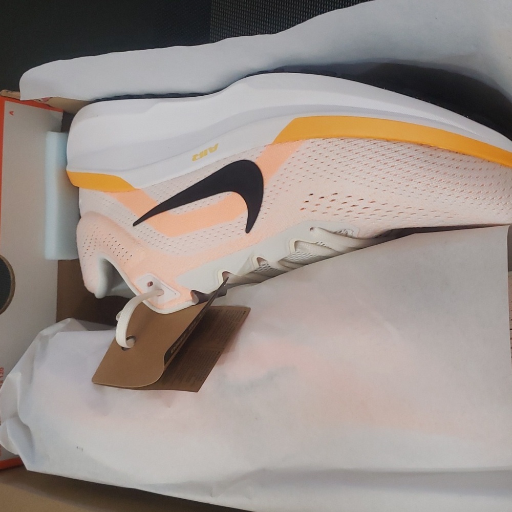 Nike Air Winflo 11, size 12, colors sail black and laser orange with black swoos - Picture 8 of 8